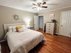 Comfy & Cozy Home in Weaver!