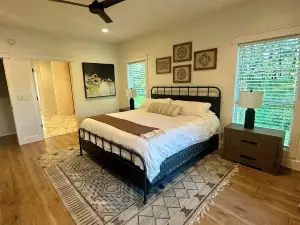 Lake House Gem: Cozy Waterfront Escape