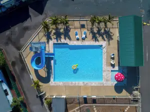 Heatherbrae Holiday Village