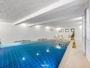 Urlaub mit Ostseeblick, Schwimmbad, Sauna & direkte Strandlage