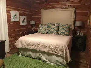 BOOK FOR ALABAMA FOOTBALL GAME WEEKENDS/AMAZING LOG CABIN/TOMBIGBEE RIVER