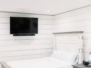 Studio style Cabana on the river