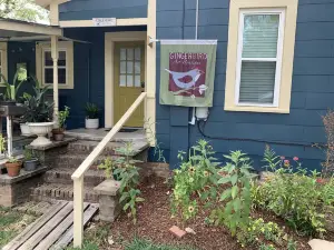 Vintage 1930 Art Suite Featured on Hgtv with w/Artist Studio. Pet-Friendly!