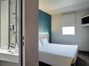 hotelF1 巴約訥酒店