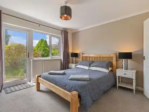 Sea Charm - Cosy Bungalow, Near Beach and Village
