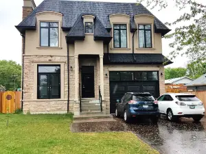 Brand New Walk Out Bsmt Apt Near Beach