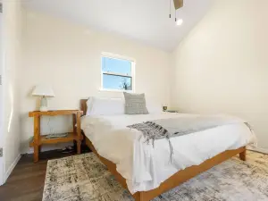 Hawk's View- Mountain Cottage!