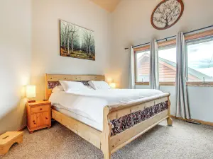 Waterfront Central Wisconsin Cabin w/ Indoor Pool!