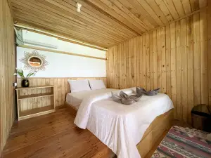 Phinisi Hostel Bira