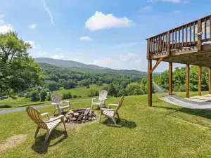 Stunning Views Hilltop Cabin Near Homestead Resort!
