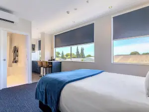 Hamilton Motel 2025 Limited