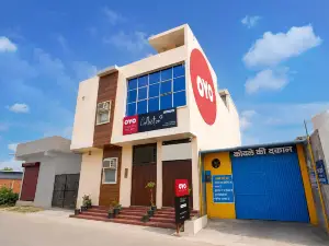 OYO Collection O Kalyanpur Metro Station