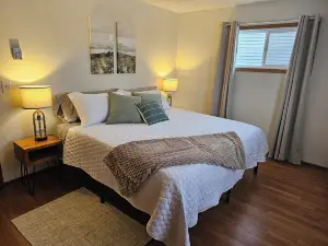 Cozy Retreat near main street. Charming 3-bedroom house in lovely Lisbon.
