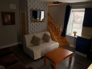 Charming 1-Bedroom Apartment with Jacuzzi in Johnstown