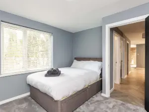 Modern   Stylish 3 Bedroom Home in Peterborough
