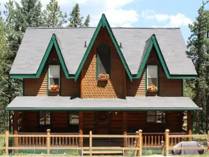 The Gingerbread Cottage - 2.5 acres, craft or meeting room