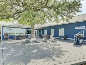 Fire Pit, Pickleball, Pool! Schulenburg Farmhouse
