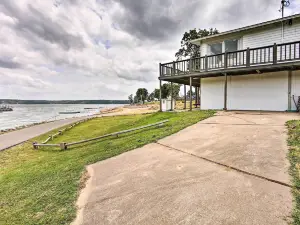 보트 램프까지 도보 거리! 애프턴의 호숫가 집, 데크 있음