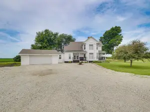 Countryside Biggsville Home w/ Yard, Dogs Welcome!