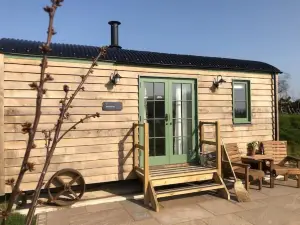 Luxury Shepherd's Hut with woodburner