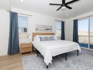 Bear Lake House Sleeps 33 w/ Lake + Pool + Pickelball Courts Access!
