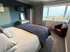 Braeburn Guest House / B&B