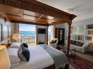 The Royal Harbour Hotel