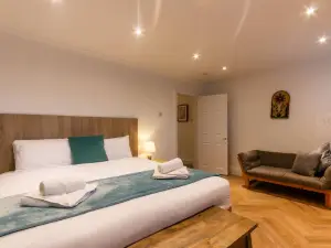 Modern Margate Maisonette close to Beach by ADLIV