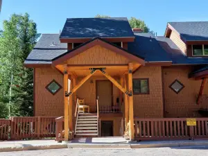 Spectacular Views and Cozy Fireplace - Charming Mountain Oasis