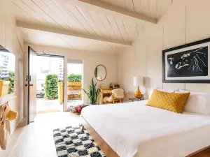 The Green Room Hotel