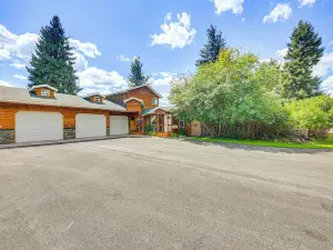 아늑한 애완 동물 친화적인 리비 코티지 w/ 크릭 옆 마당!