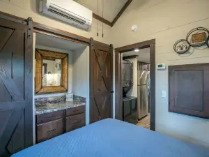 Beautiful Cottage with Nice Forest Sights in Tracy City, Tennessee