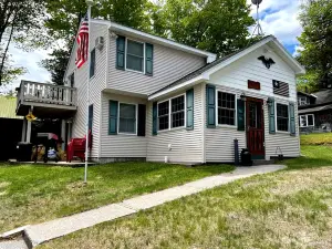 Seaside Glamping: Perfect Cabin just Steps from Old Forge Public Beach, NY