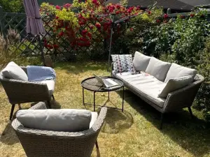 2 Bed House Sleeps 4 with Garden & Free Parking