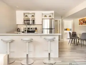 Entire 2 Bedroom Apartment Downtown - u1
