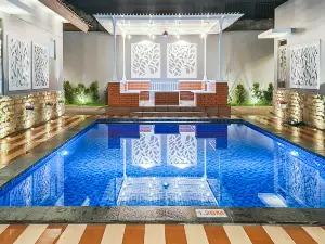 Kota Baru Parahyangan 17 House with Private Pool Near Ikea