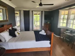 Blueberry Hill Vineyard Stay