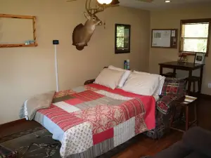 Rocky Ridge GetawayJoins Shawnee Forest