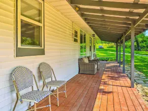 Quiet Country Home in Ava with Chic Interior!