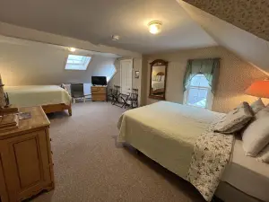 Echo Lake Inn