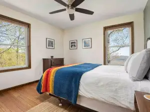 Stunning Views: Secluded 5 bedroom Mountain Home