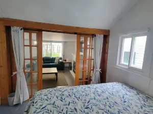 2 Private Beach Front Cottages on the Lake in Beautiful Port Stanley