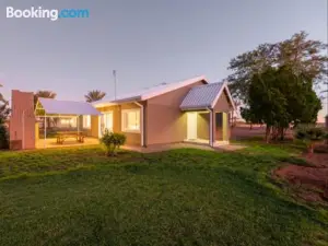 Flying Ostrich Guesthouse & Palmrest Farmstall