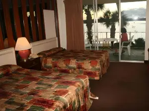 เดอะพอร์ต โฮเทลแอนด์มารีนา