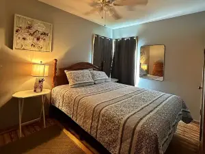 Dixon hideaway. 2BR comfy house with fenced yard