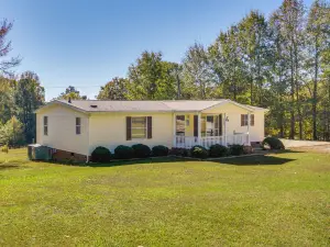 Prosperity Vacation Rental ~ 1 Mi to Lake Murray!