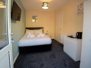 Irvine Riverside Guesthouse