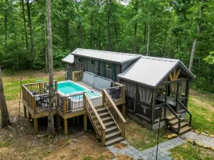 Scenic Mountain Cabin with Lake Access and Waterfall Views near South Cumberland State Park Tennesse