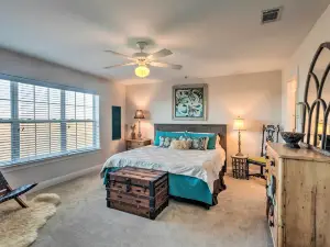 3rd-Floor Riverfront Condo Walk to Downtown Eats!