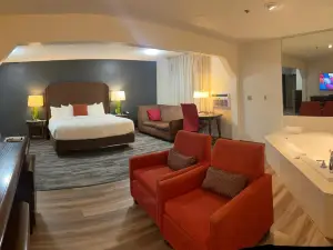 Alliance Hotel & Suites, a Howard Johnson by Wyndham